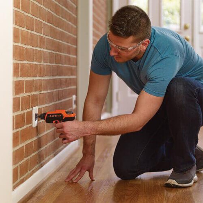 Отвертка аккумуляторная Black+Decker CS36BSC Li-Ion 3.6 В 1.5 Ач 5.5 Нм + 8 насадок