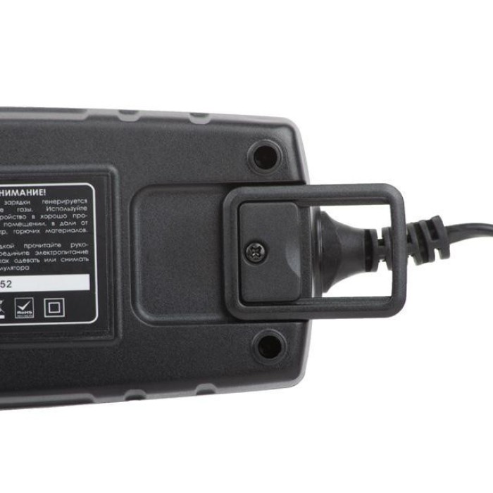 Зарядний пристрій INTERTOOL AT-3024, 6/12В, 4А, 230В, зимовий режим, дисплей, ємність зарядки акк. 120 А/ч