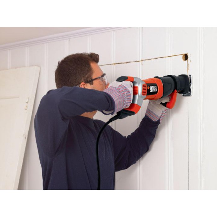 Сабельная пила сетевая Black+Decker RS1050EK (1050 Вт + кейс и аксессуары)