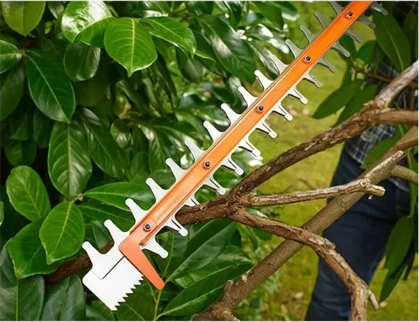 Кущоріз Black+Decker 500 Вт полотно 55 см крок зуба 22 мм  BEHTS401-QS