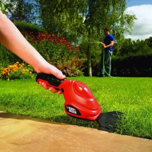 Кущоріз акумуляторний ( Ножиці акумуляторні ) Black+Decker Li-Ion 3.6 GSL200-QW