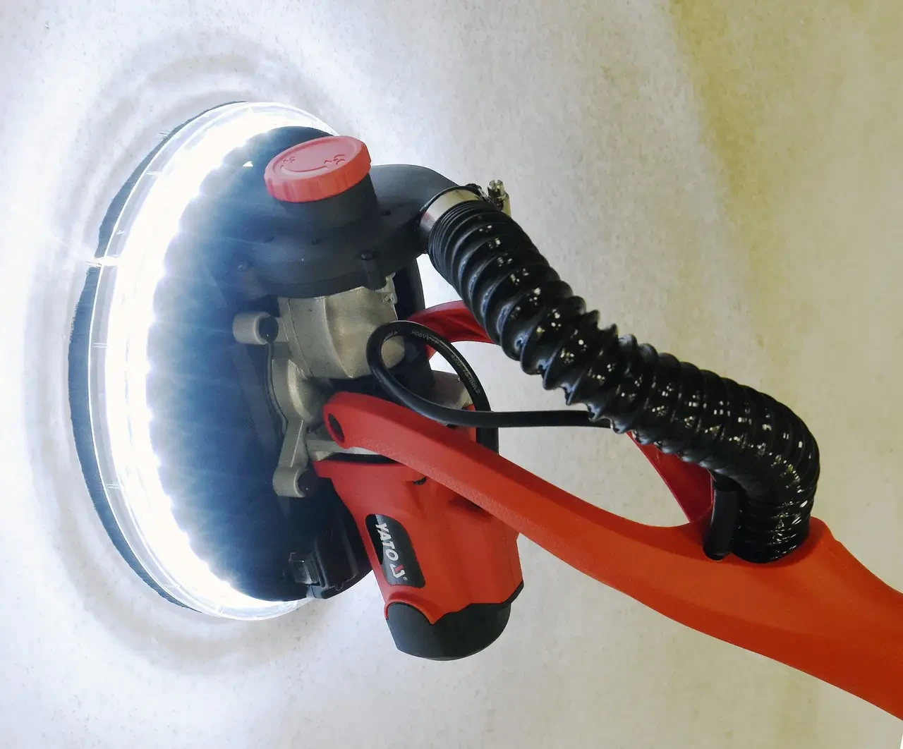 Шліфмашина для стін і стель на штанзі мережева YATO: 820Вт, диск Ø=225мм, макс. L=165см з пиловт.[2]