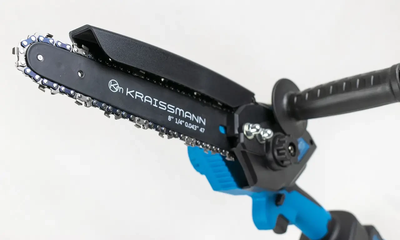 Акумуляторна міні-ланцюгова пила KRAISSMANN 2032 AKS-BL 20/2 MP (шина 203 мм, 2 АКБ 20В, 4 Аг, кейс) Акумуляторна міні-ланцюгова пила KRAISSMANN 2032 AKS-BL 20/2 MP (шина 203 мм, 2 АКБ 20В, 4 Аг, кейс)